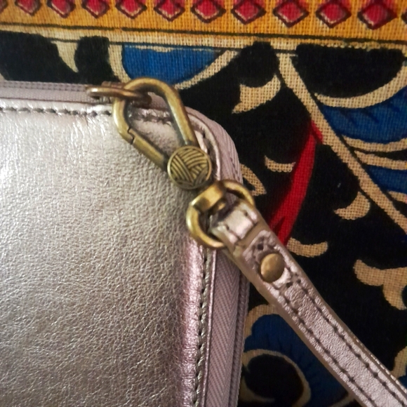 The Sak Pyrite Leather Wallet with Wrist Strap - Picture 13 of 13